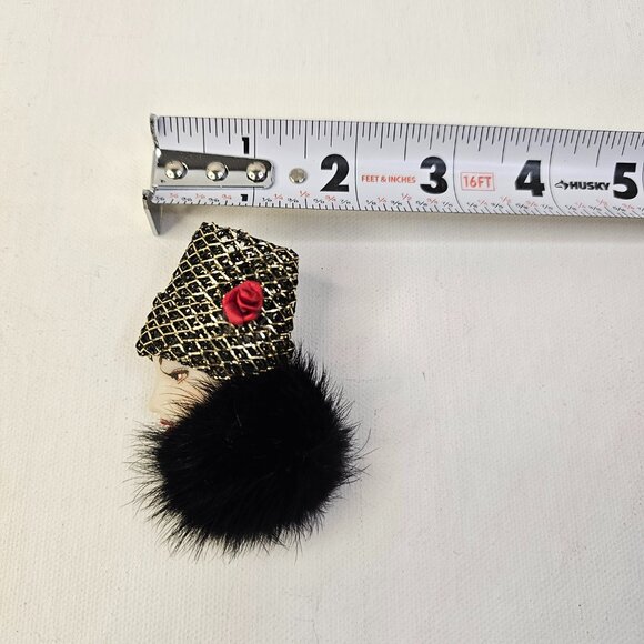 Porcelain Vintage Women Face Brooch Fancy Fashionista Unmarked Pin - Picture 9 of 10